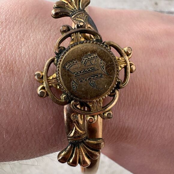 Victorian Era Monogramed B Gold Tone Bracelet - Picture 4 of 7